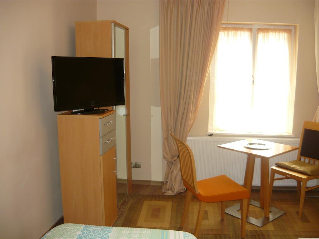 Hotel Mandula Haz Veszprém Zimmer foto